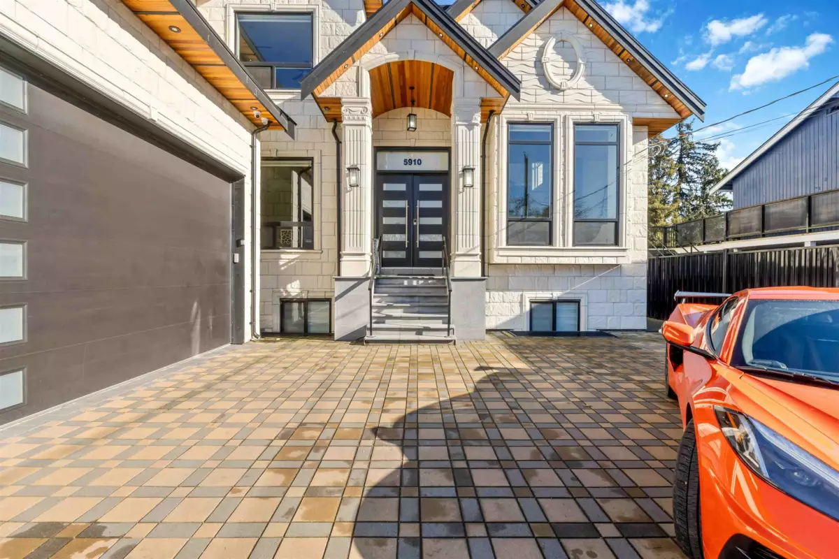 Family Room Photo of 5910 182 Street, Surrey, BC