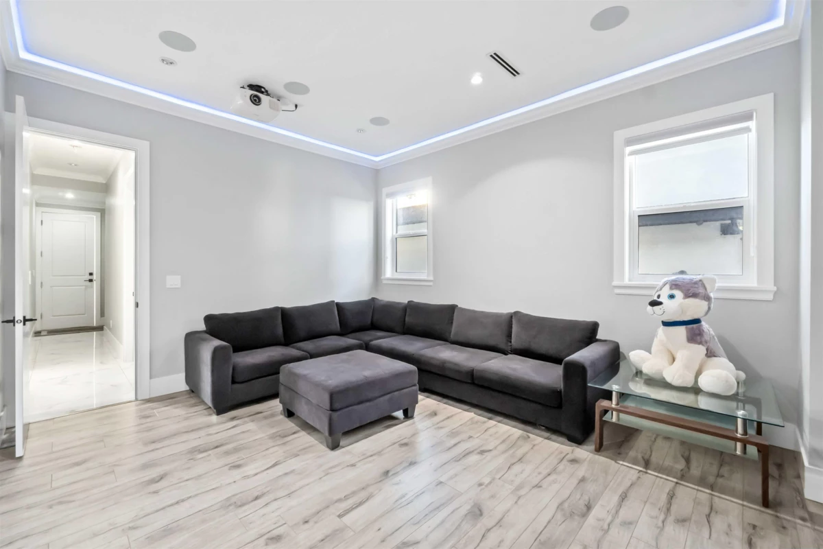 Hallway Photo of 5910 182 Street, Surrey, BC