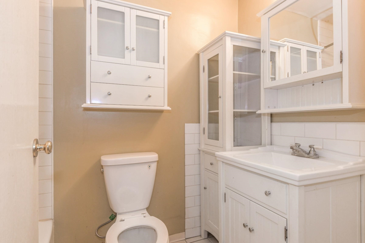 Primary Bathroom Photo of 302 1442 Blackwood Street, White Rock, BC
