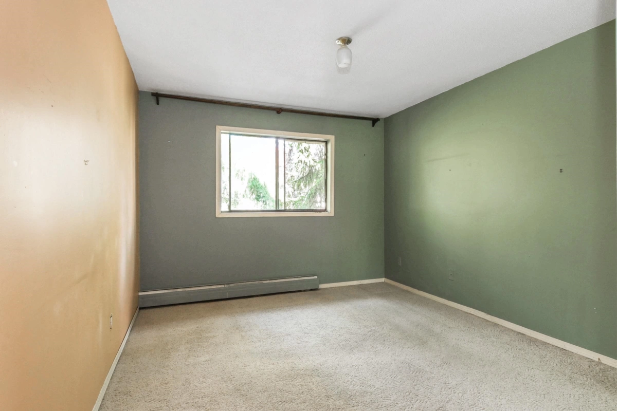 Walk-In Closet Photo of 302 1442 Blackwood Street, White Rock, BC