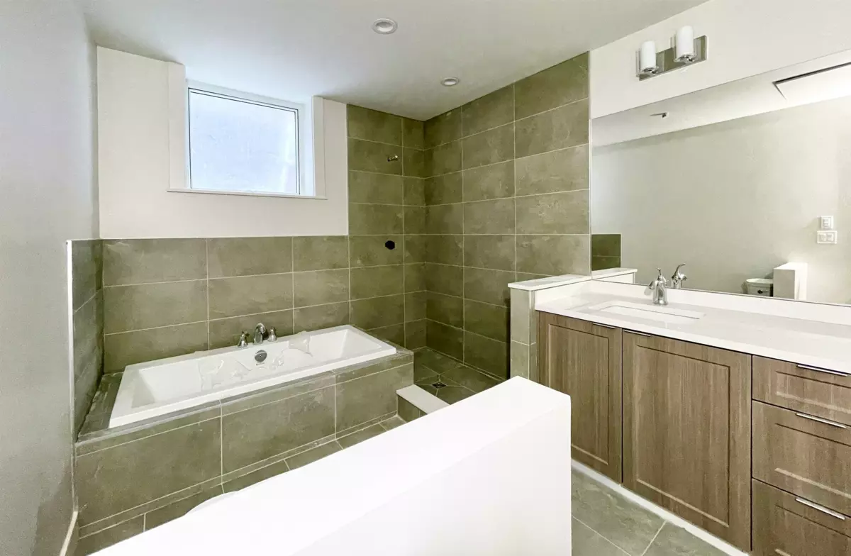 Primary Bathroom Photo of 11101 468 Eaglecrest Drive, Gibsons, BC