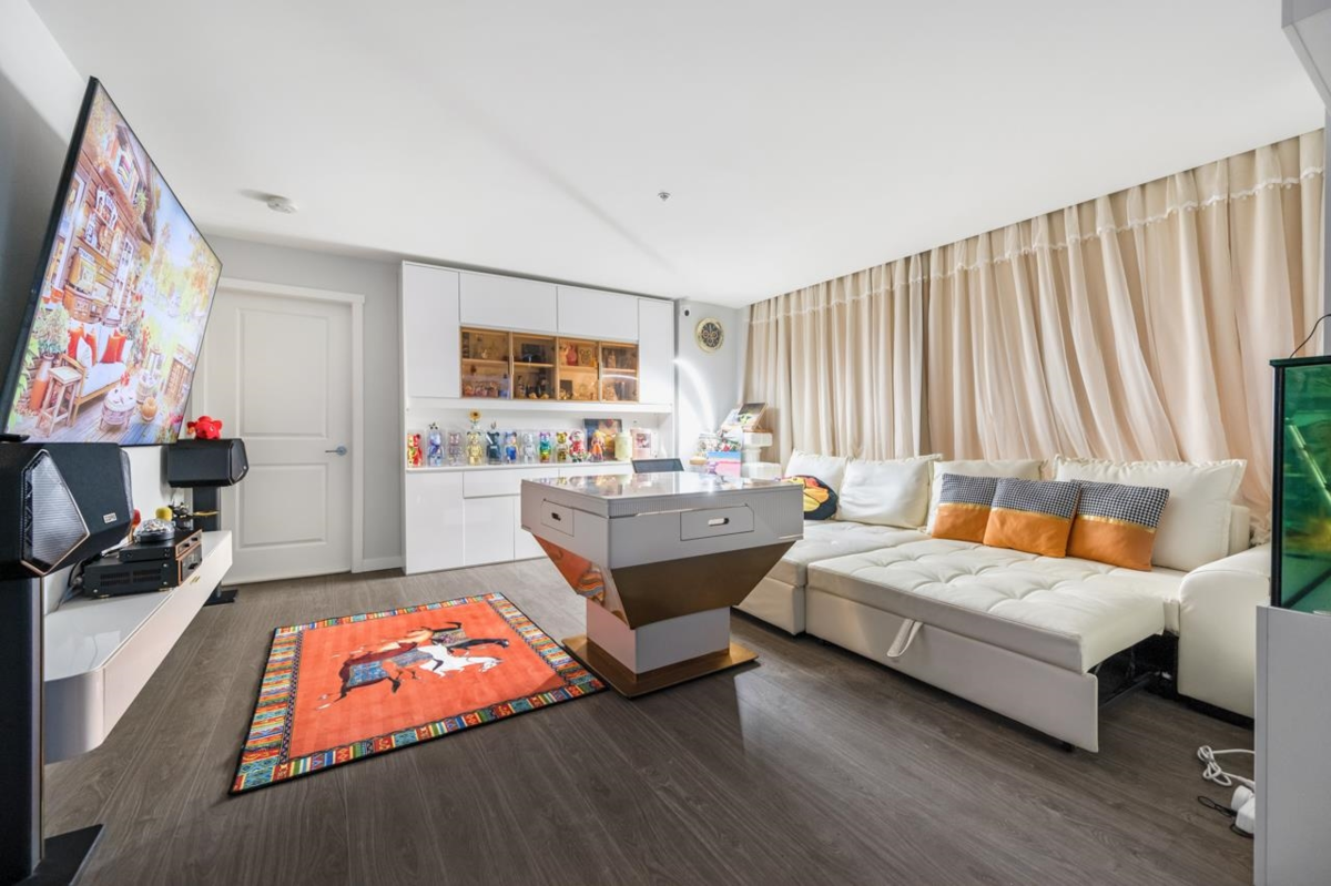 Kitchen Island Photo of 1802 3333 Brown Road, Richmond, BC