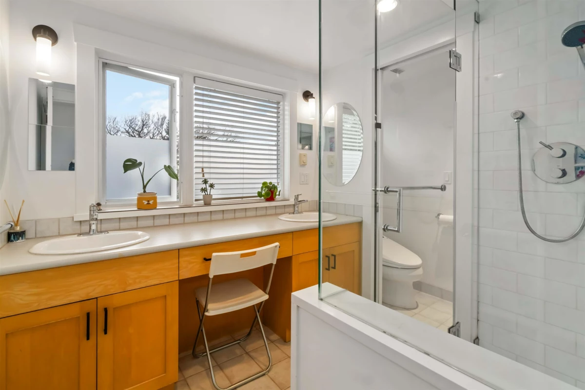 Laundry Room Photo of 3322 W 38th Avenue, Vancouver, BC