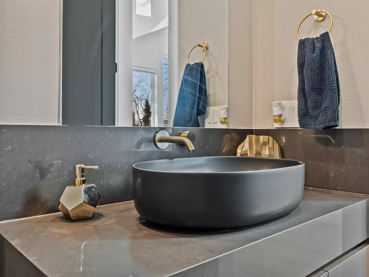 Kitchen Island Photo of 14295 73a Avenue, Surrey, BC