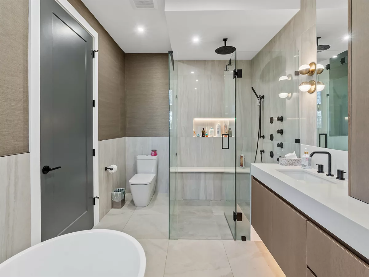 Laundry Room Photo of 14295 73a Avenue, Surrey, BC