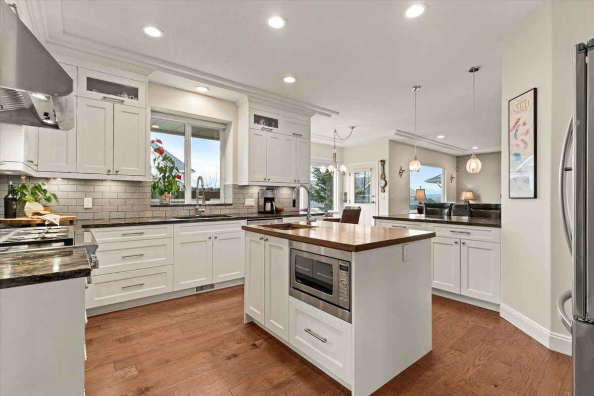 Kitchen Island Photo of 4655 217a Street, Langley, BC
