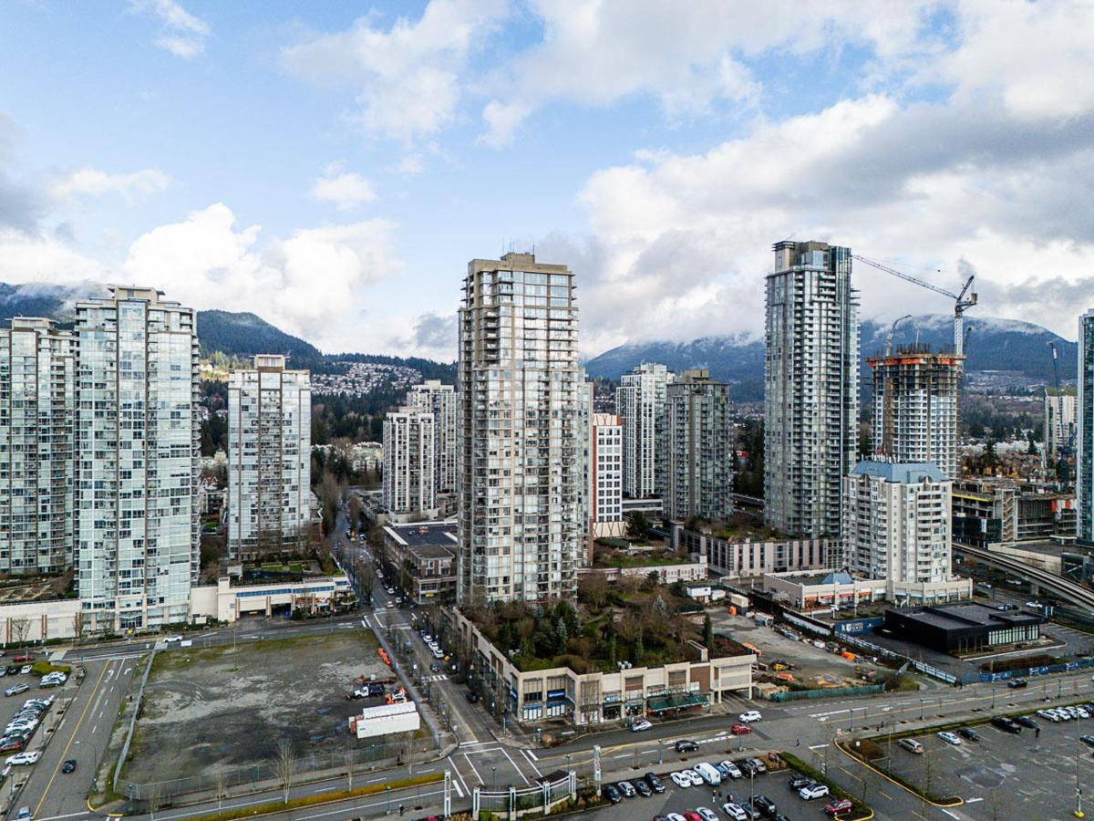Backyard Photo of 2805 2980 Atlantic Avenue, Coquitlam, BC