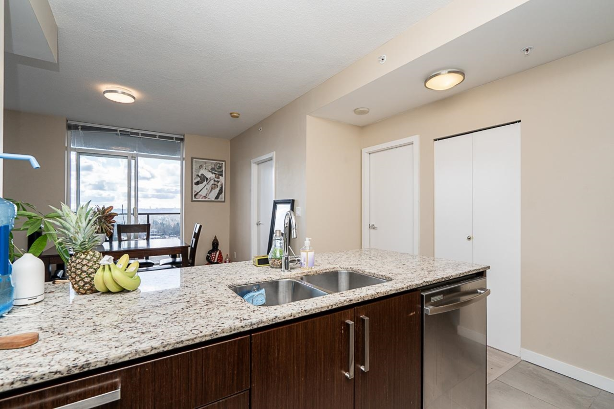 Kitchen Island Photo of 2805 2980 Atlantic Avenue, Coquitlam, BC