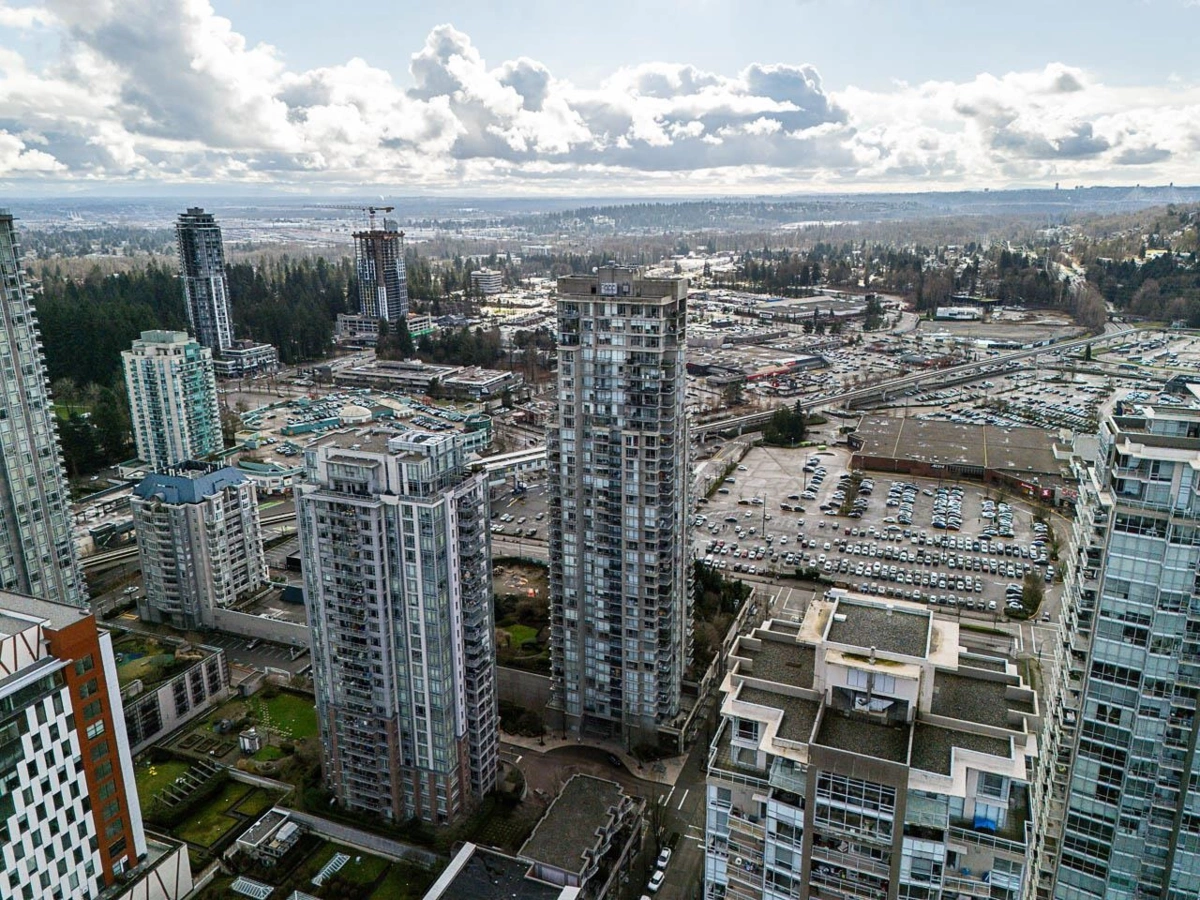 Swimming Pool Photo of 2805 2980 Atlantic Avenue, Coquitlam, BC
