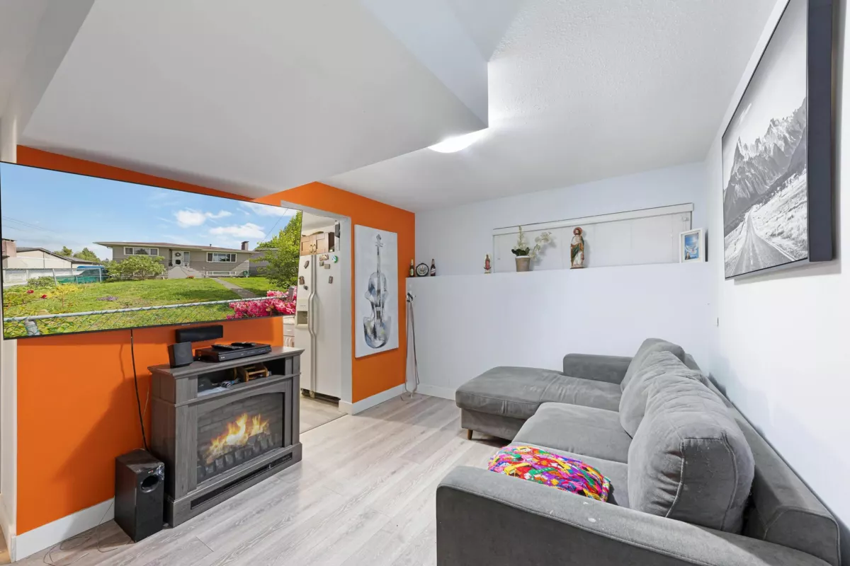 Breakfast Nook Photo of 7724 Goodlad Street, Burnaby, BC