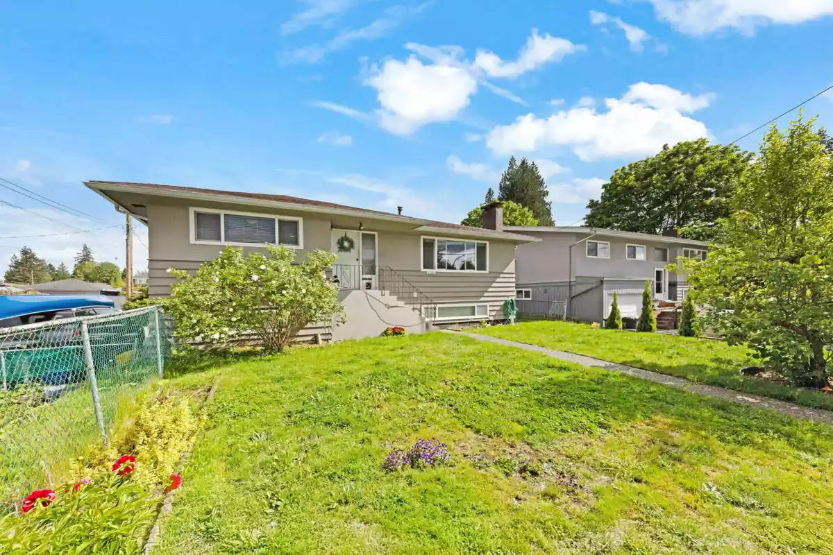 Entry Foyer Photo of 7724 Goodlad Street, Burnaby, BC