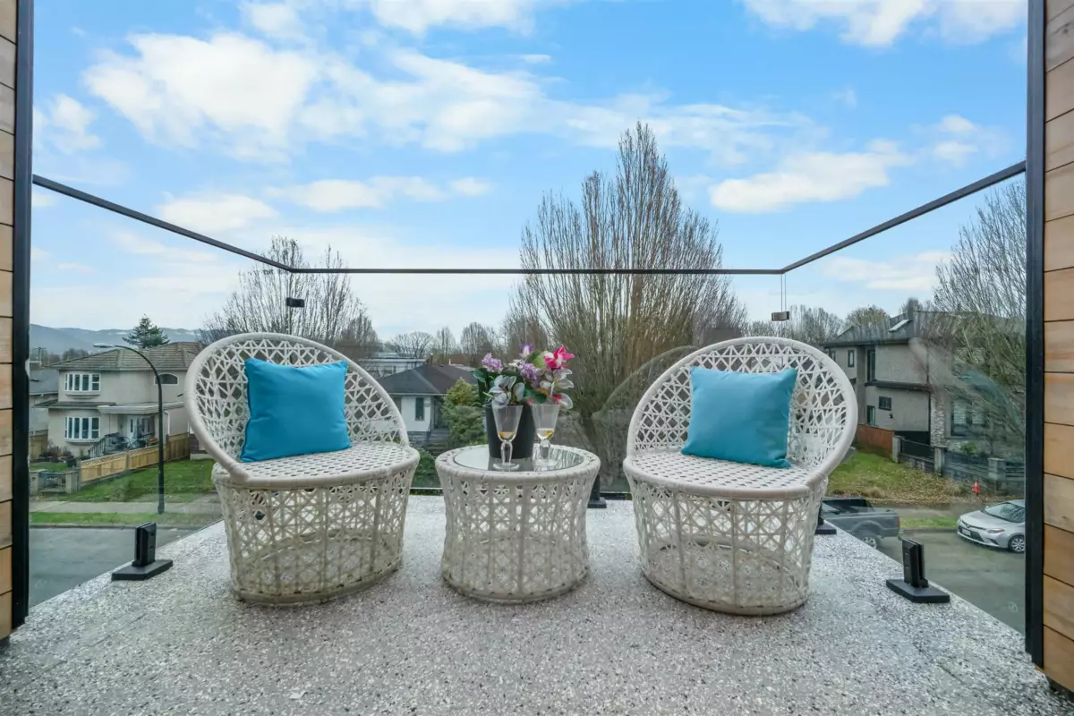 Kitchen Island Photo of 1 5023 Ross Street, Vancouver, BC