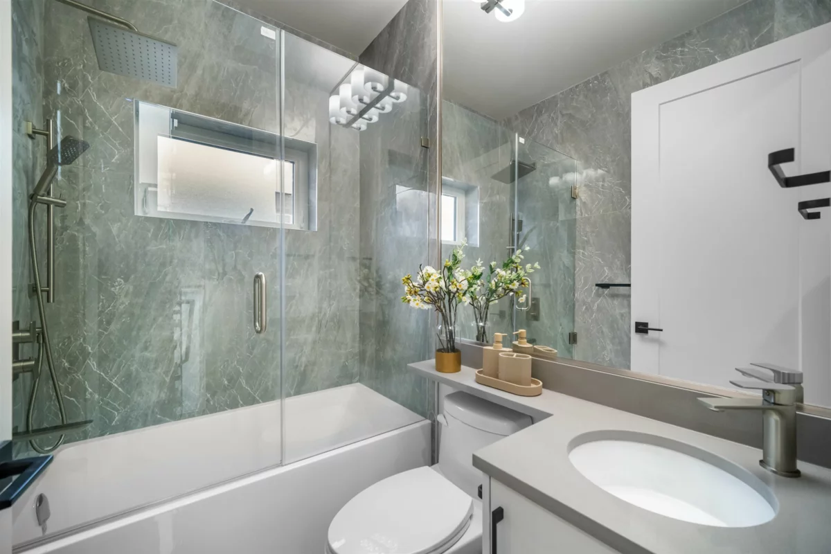 Walk-In Closet Photo of 1 5023 Ross Street, Vancouver, BC