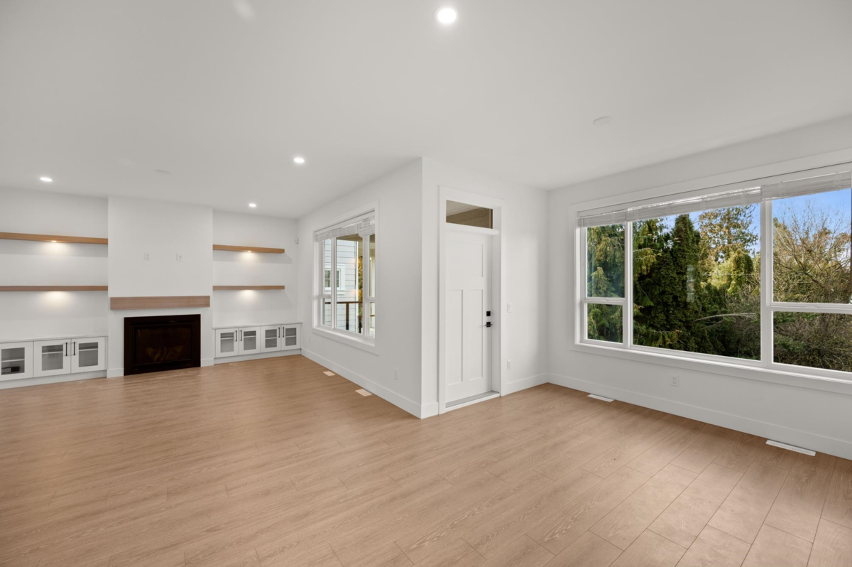 Dining Area Photo of 20 4217 Old Clayburn Road, Abbotsford, BC