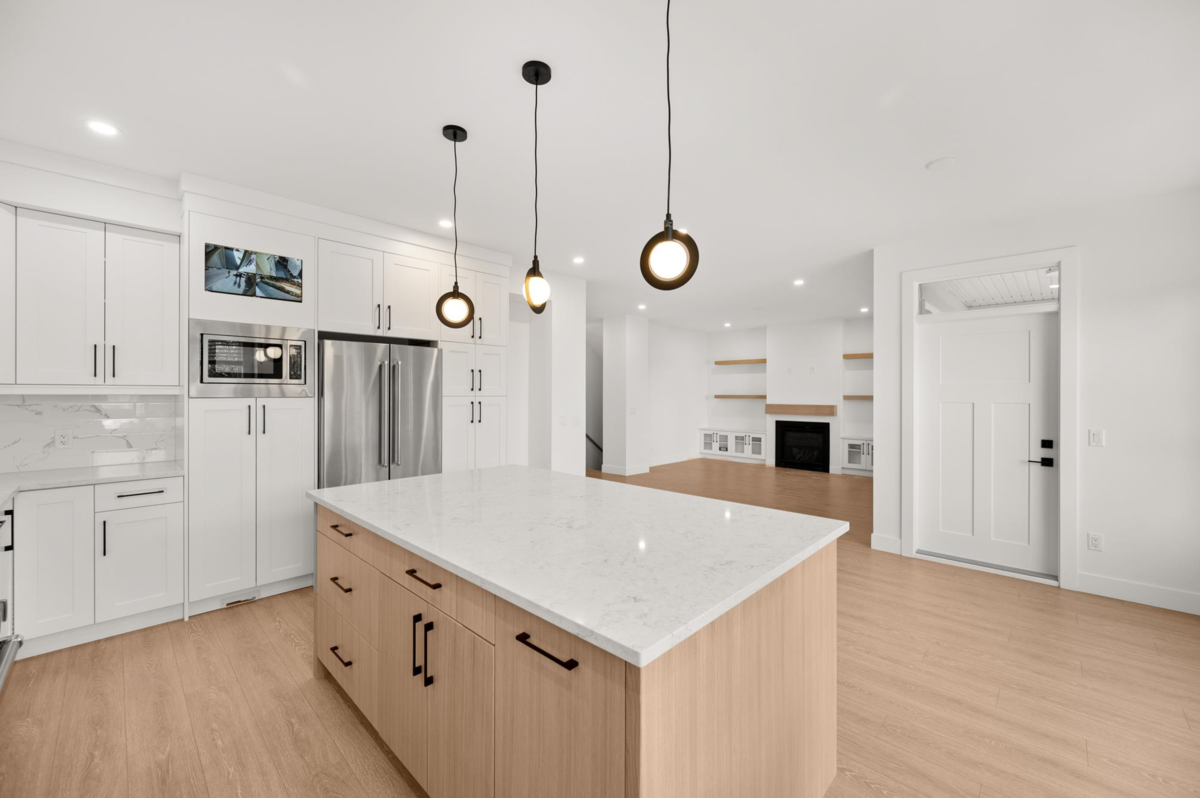 Kitchen Island Photo of 20 4217 Old Clayburn Road, Abbotsford, BC