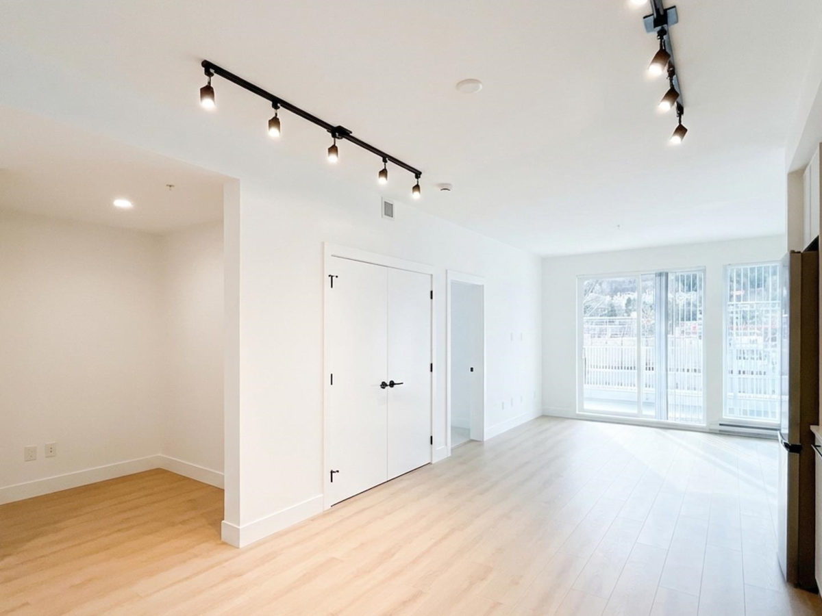 Breakfast Nook Photo of 302 3055 Murray Street, Port Moody, BC