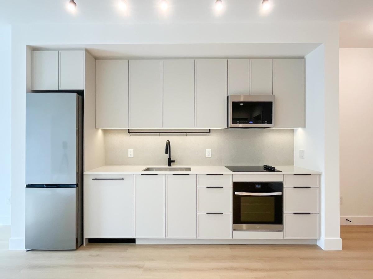 Kitchen Island Photo of 302 3055 Murray Street, Port Moody, BC