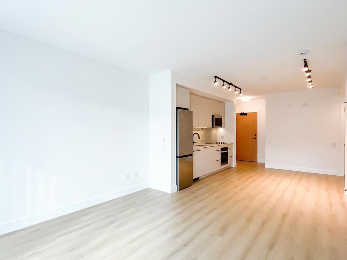 Kitchen Photo of 302 3055 Murray Street, Port Moody, BC