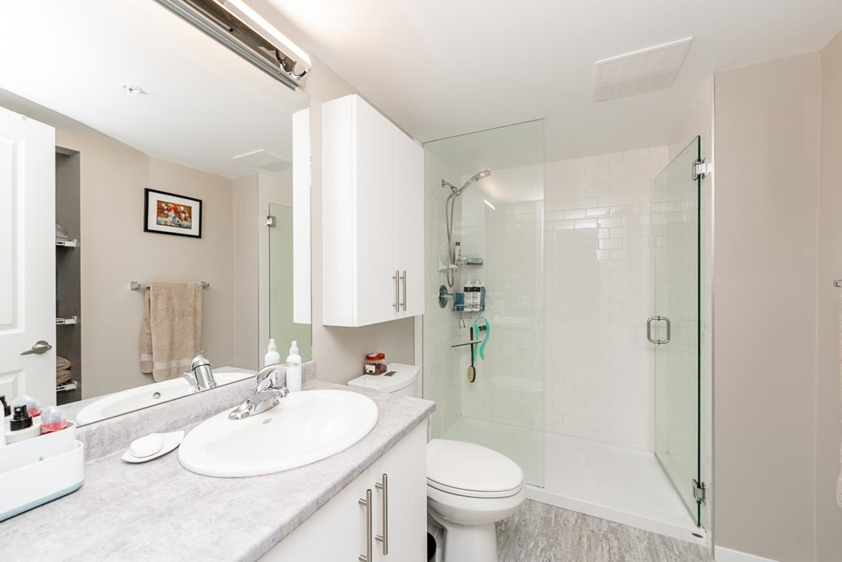 Entry Foyer Photo of 302 13911 70 Avenue, Surrey, BC