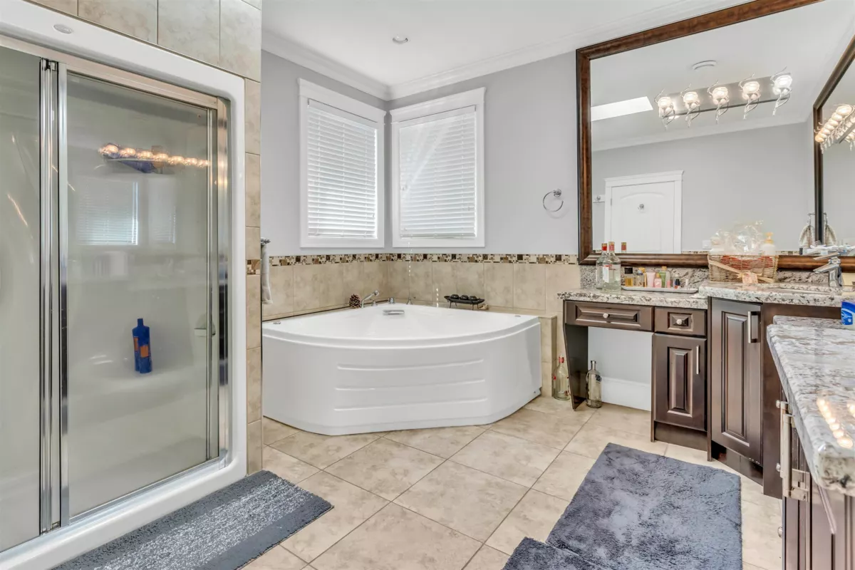 Basement Recreation Room Photo of 13884 89a Avenue, Surrey, BC