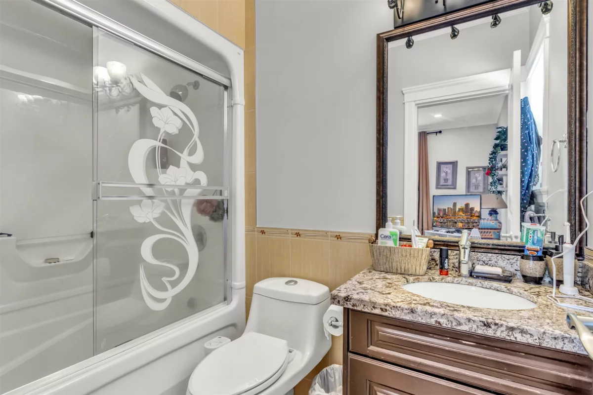Entry Foyer Photo of 13884 89a Avenue, Surrey, BC