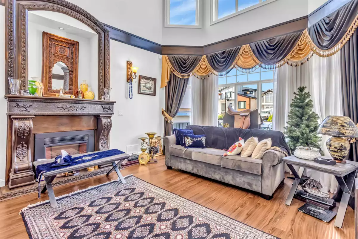 Kitchen Photo of 13884 89a Avenue, Surrey, BC