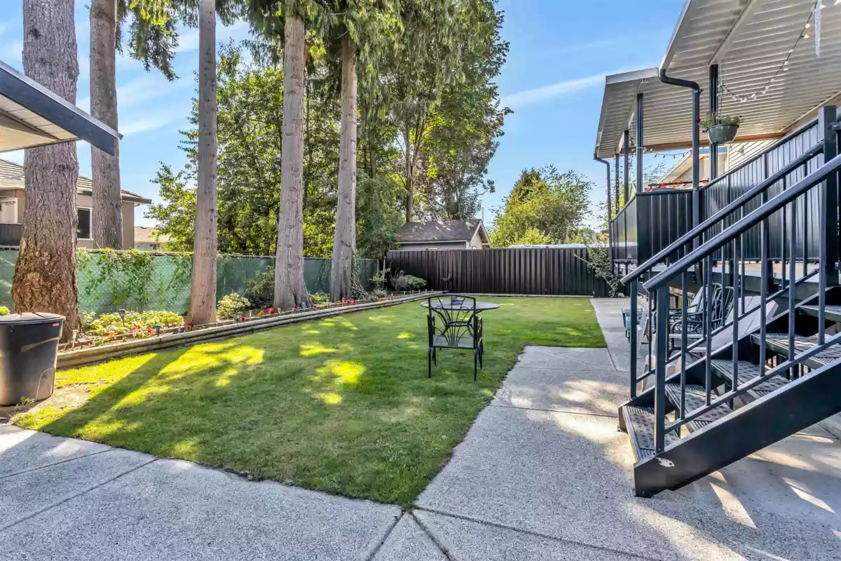 Swimming Pool Photo of 13884 89a Avenue, Surrey, BC