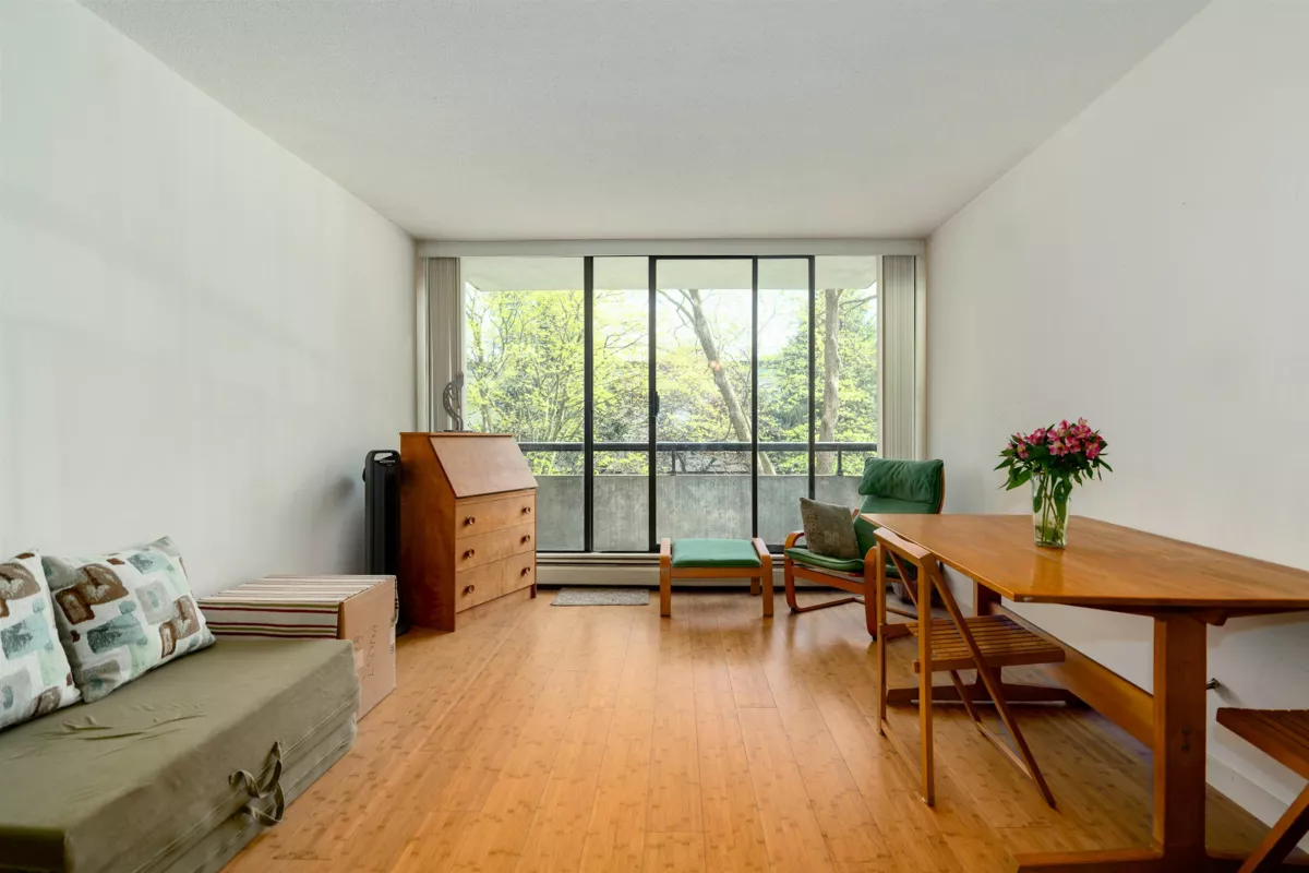 Kitchen Photo of 304 1720 Barclay Street, Vancouver, BC