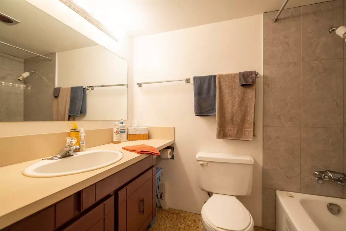 Powder Room Photo of 304 1720 Barclay Street, Vancouver, BC