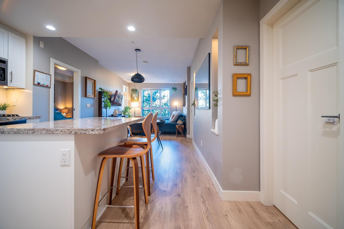 Dining Area Photo of 201 15428 31 Avenue, Surrey, BC