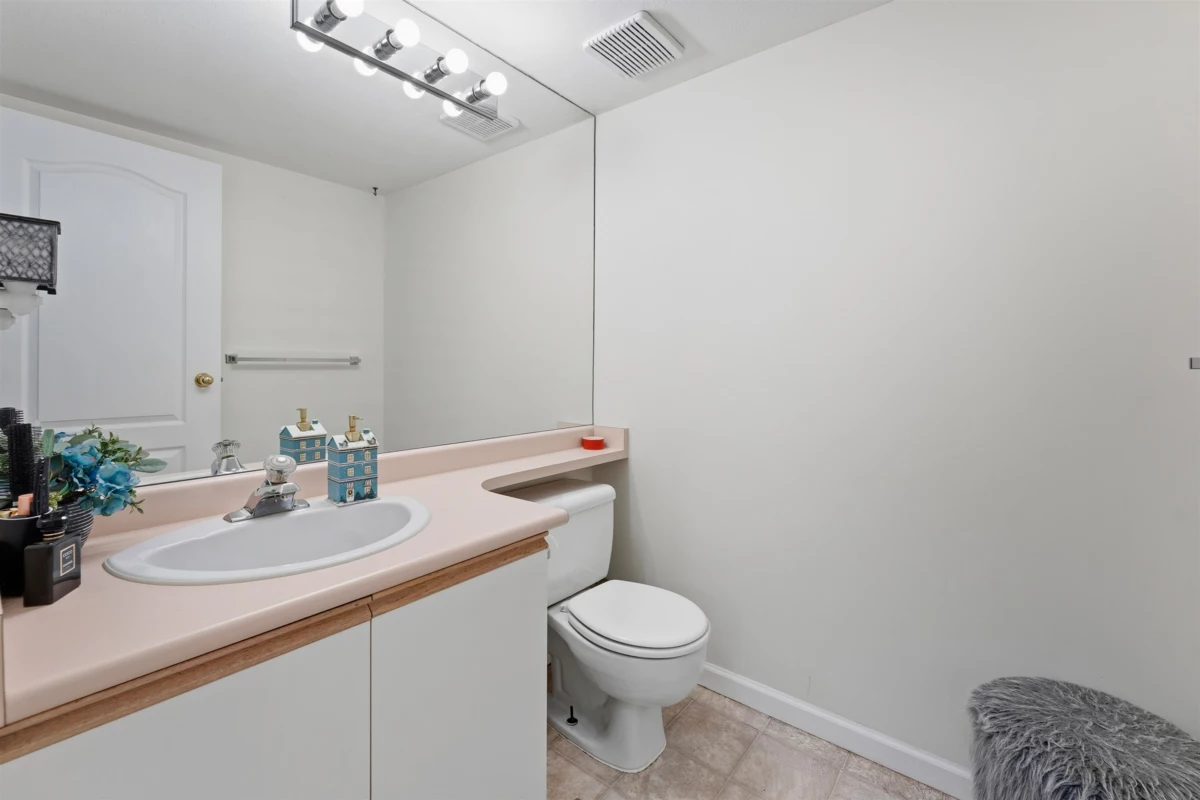 Kitchen Island Photo of 51 15840 84 Avenue, Surrey, BC