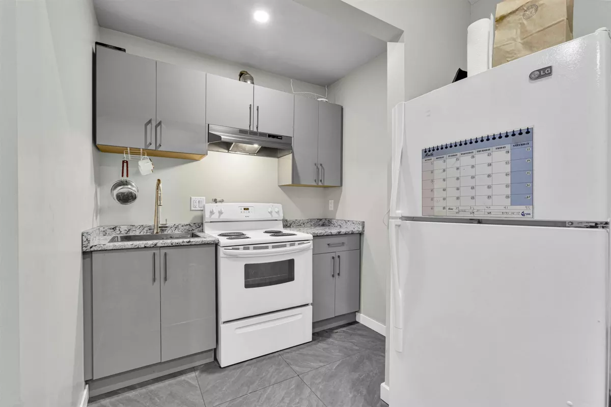 Entry Foyer Photo of 12943 112 Avenue, Surrey, BC