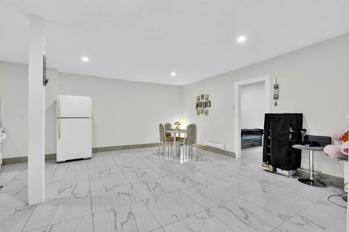Kitchen Island Photo of 12943 112 Avenue, Surrey, BC