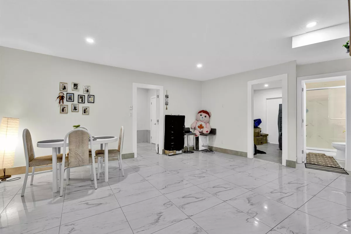 Kitchen Photo of 12943 112 Avenue, Surrey, BC