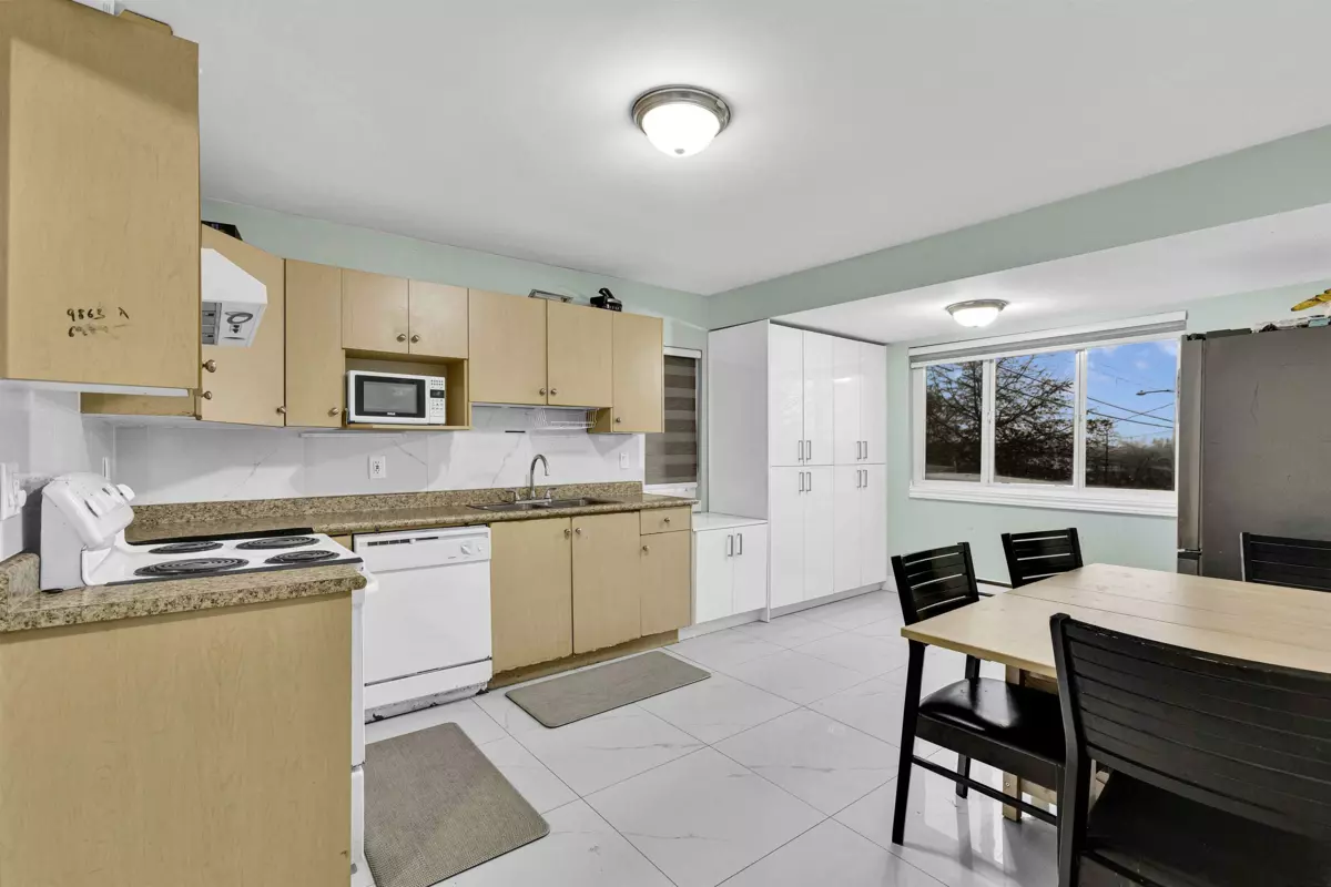 Walk-In Closet Photo of 12943 112 Avenue, Surrey, BC