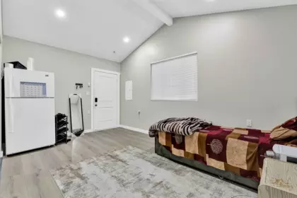 Hallway Photo of 12943 112 Avenue, Surrey, BC