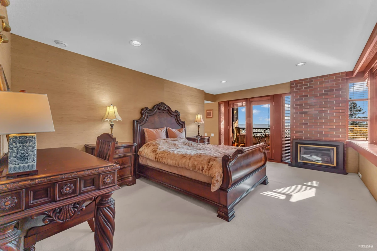 Backyard Photo of 4651 Marine Drive, West Vancouver, BC