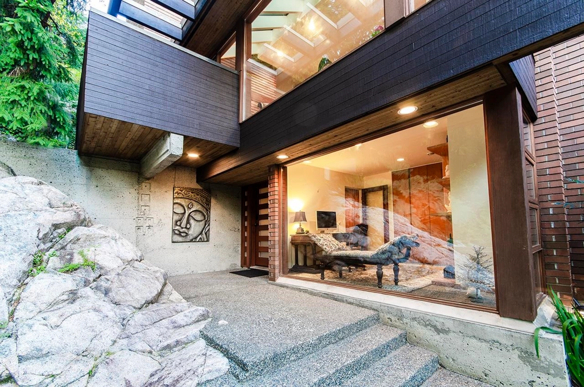 Breakfast Nook Photo of 4651 Marine Drive, West Vancouver, BC