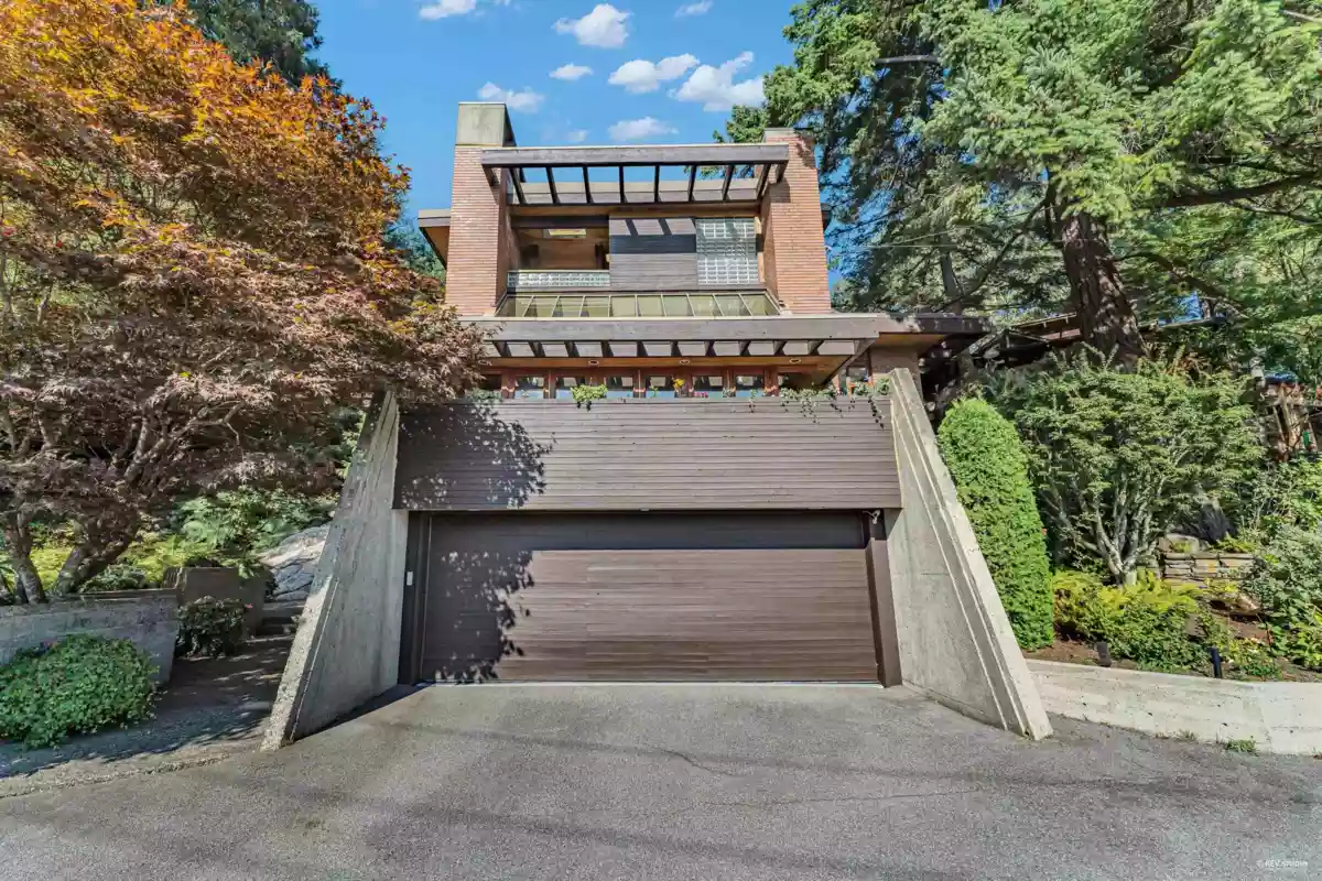Dining Area Photo of 4651 Marine Drive, West Vancouver, BC