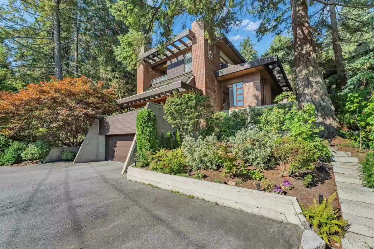 Family Room Photo of 4651 Marine Drive, West Vancouver, BC