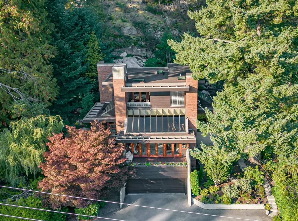 Fitness Center Photo Near 4651 Marine Drive, West Vancouver, BC