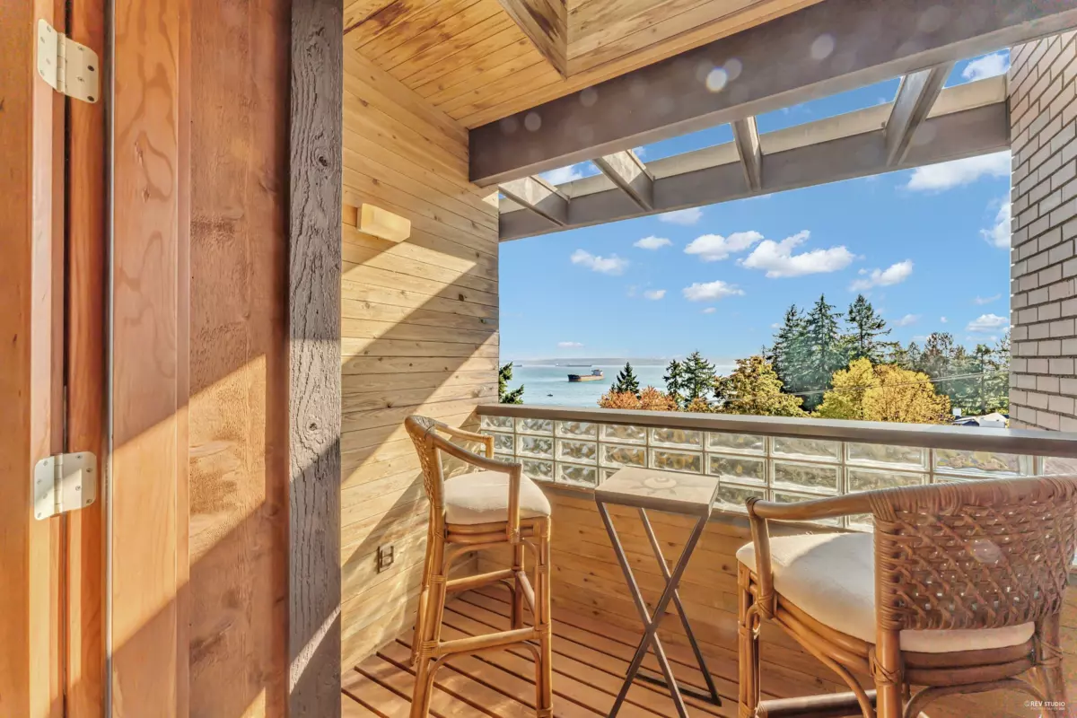 Front Yard Photo of 4651 Marine Drive, West Vancouver, BC