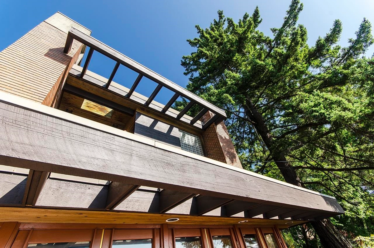 Hallway Photo of 4651 Marine Drive, West Vancouver, BC