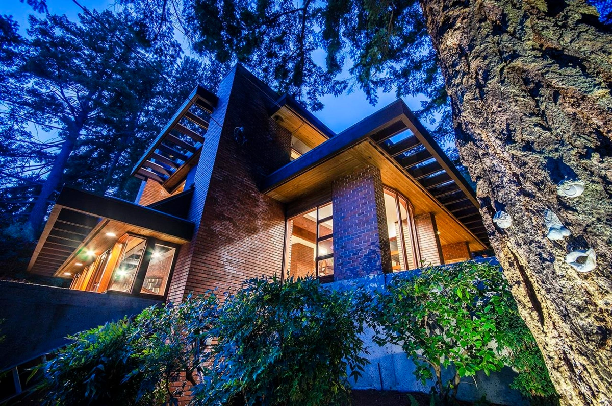 Hot Tub / Spa Photo of 4651 Marine Drive, West Vancouver, BC