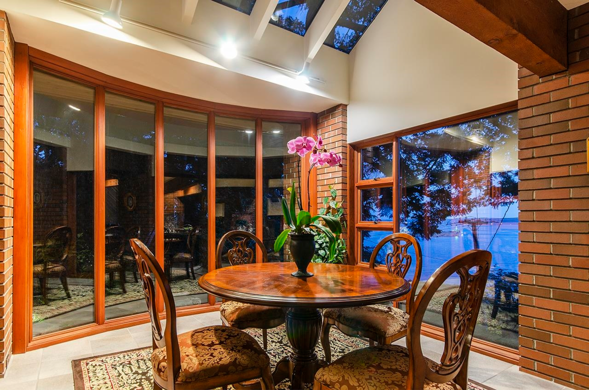 Mudroom Photo of 4651 Marine Drive, West Vancouver, BC