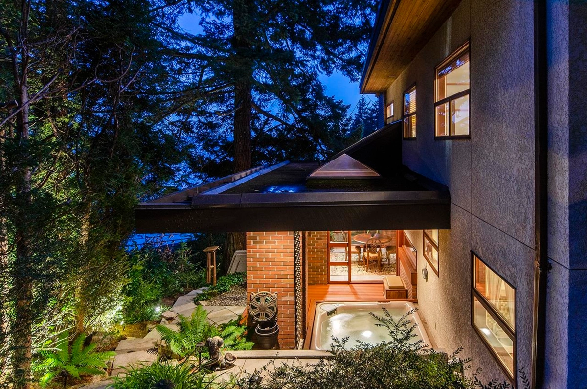 Outdoor Kitchen Photo of 4651 Marine Drive, West Vancouver, BC