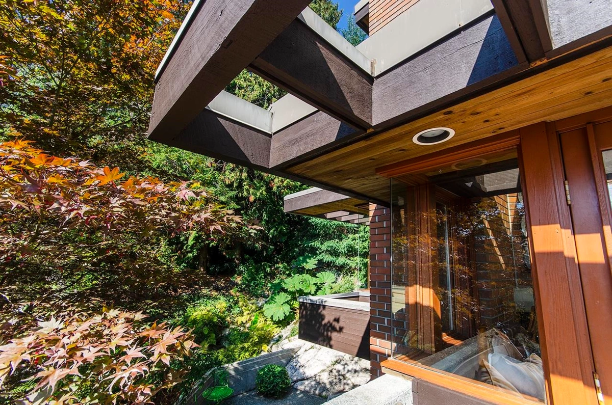 Staircase Photo of 4651 Marine Drive, West Vancouver, BC