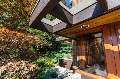 Staircase Photo of 4651 Marine Drive, West Vancouver, BC