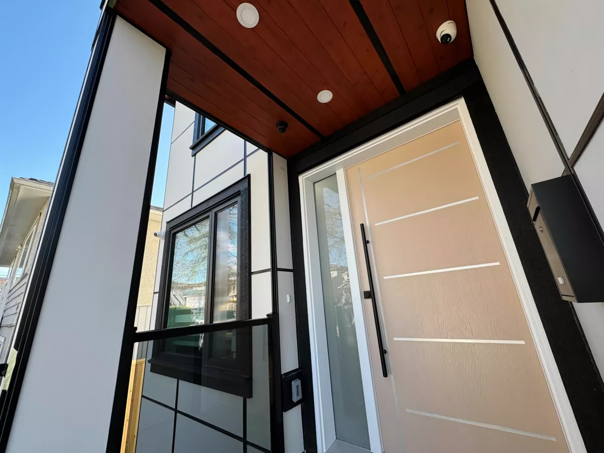 Family Room Photo of 2828 Cheyenne Avenue, Vancouver, BC