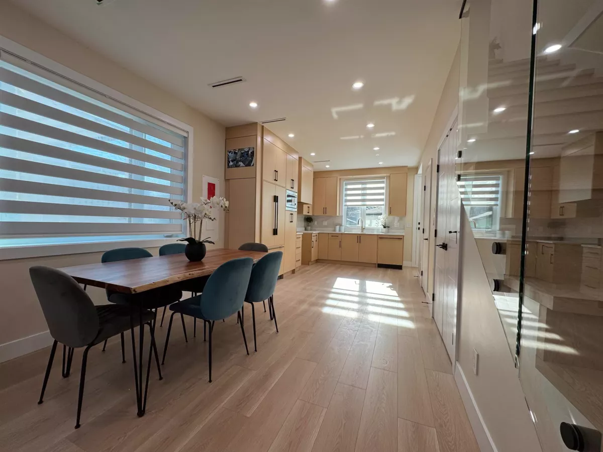 Kitchen Island Photo of 2828 Cheyenne Avenue, Vancouver, BC